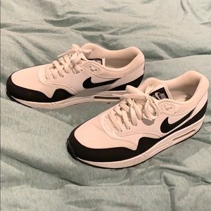 Nike AirMax white and black size 9.5